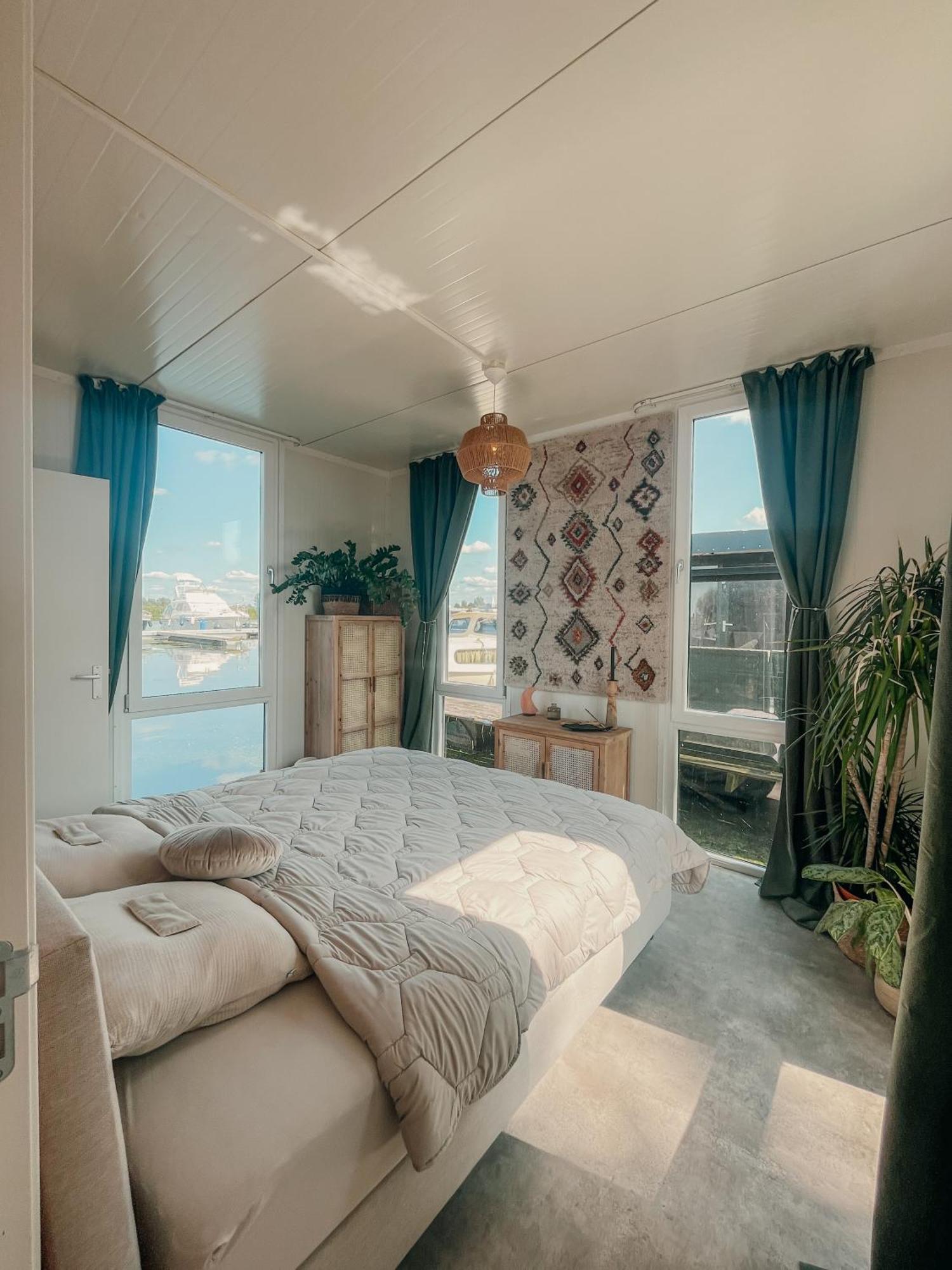 Retreatboat Ibiza Bed & Breakfast Lith ภายนอก รูปภาพ